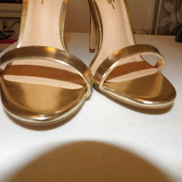 NWOT NWOB Lulus Gold Glitzy Holiday Party Stiletto Heels Never Worn Sz 7.5 - Picture 4 of 6
